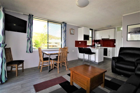 Beachfront 3, 25 Willow Street - Lightning Ridge Tourism 1