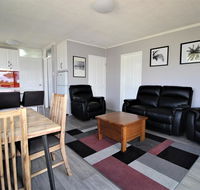 Beachfront 3 25 Willow Street - Lightning Ridge Tourism