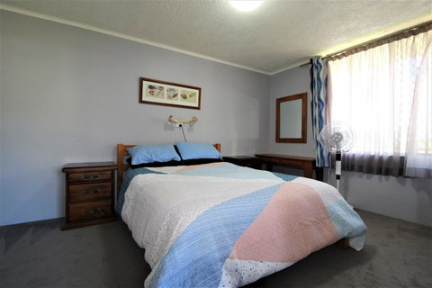Beachfront 3, 25 Willow Street - Lightning Ridge Tourism 9