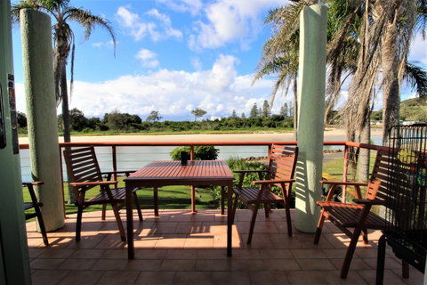 Beachfront 3, 25 Willow Street - Lightning Ridge Tourism 4