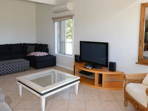 2 Cliff Road - Lightning Ridge Tourism 9