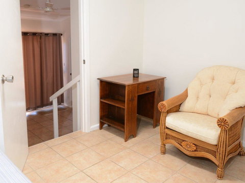 2 Cliff Road - Lightning Ridge Tourism 10