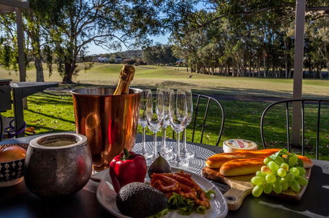 Horizons Retreat & Golf, Villa 133 - Lightning Ridge Tourism 0