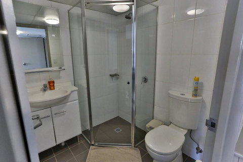 Strathfield Executive Accommodation - Lightning Ridge Tourism 11