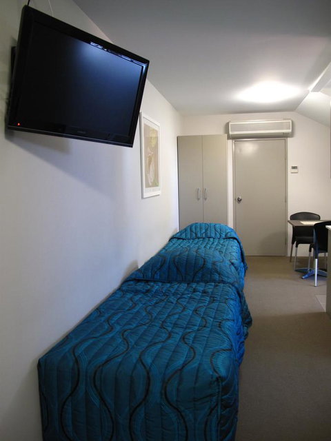 Strathfield Executive Accommodation - Lightning Ridge Tourism 40