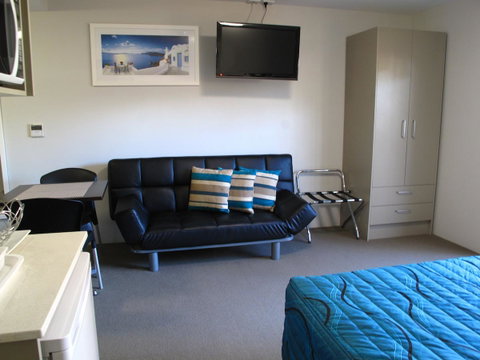 Strathfield Executive Accommodation - Lightning Ridge Tourism 21