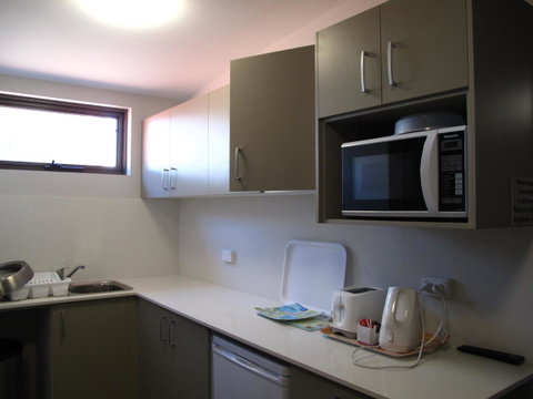 Strathfield Executive Accommodation - Lightning Ridge Tourism 44