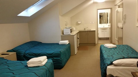 Strathfield Executive Accommodation - Lightning Ridge Tourism 5