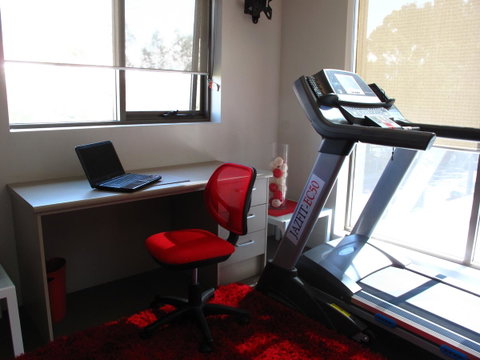 Strathfield Executive Accommodation - Lightning Ridge Tourism 34