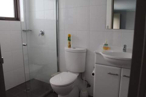 Strathfield Executive Accommodation - Lightning Ridge Tourism 16