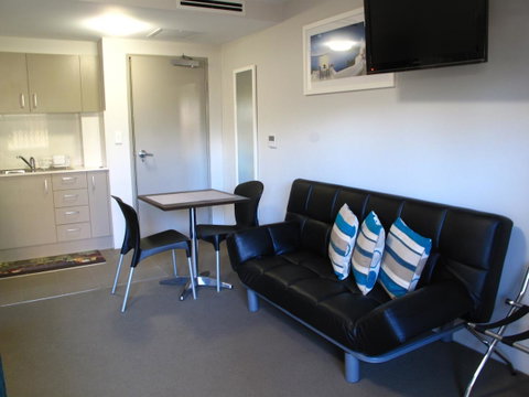 Strathfield Executive Accommodation - Lightning Ridge Tourism 35
