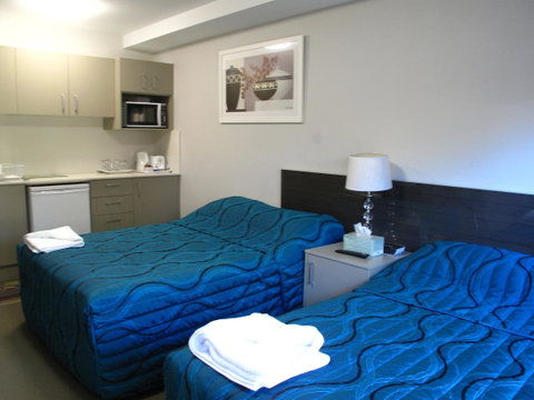Strathfield Executive Accommodation - Lightning Ridge Tourism 39