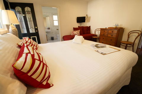 The Bronte Boutique Hotel - Lightning Ridge Tourism 7