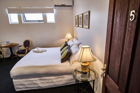 The Bronte Boutique Hotel - Lightning Ridge Tourism 35