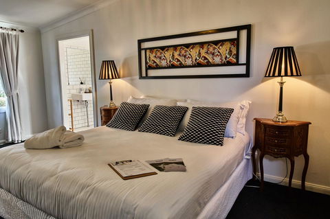 The Bronte Boutique Hotel - Lightning Ridge Tourism 24