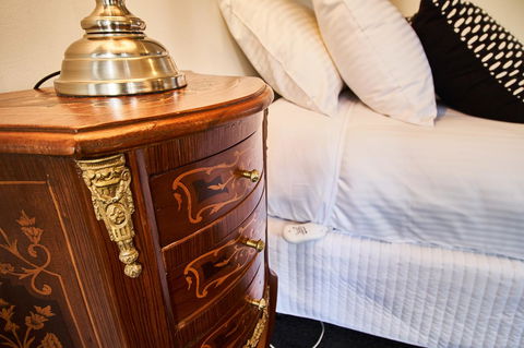 The Bronte Boutique Hotel - Lightning Ridge Tourism 23