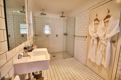 The Bronte Boutique Hotel - Lightning Ridge Tourism 9