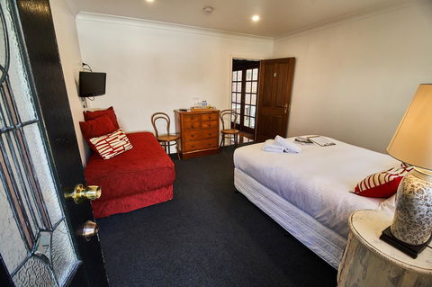 The Bronte Boutique Hotel - Lightning Ridge Tourism 8