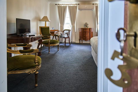 The Bronte Boutique Hotel - Lightning Ridge Tourism 15
