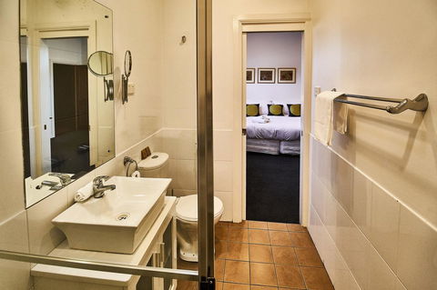 The Bronte Boutique Hotel - Lightning Ridge Tourism 33