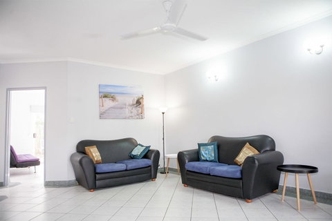 Nightcliff Foreshore Getaway - McKay Gardens - Lightning Ridge Tourism 9
