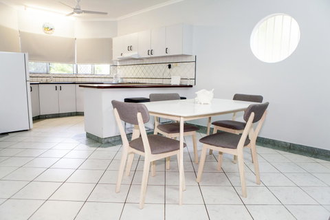 Nightcliff Foreshore Getaway - McKay Gardens - Lightning Ridge Tourism 7
