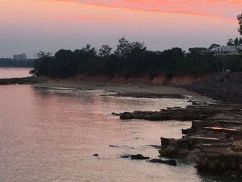 Nightcliff Foreshore Getaway - McKay Gardens - Lightning Ridge Tourism 32