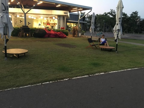 Nightcliff Foreshore Getaway - McKay Gardens - Lightning Ridge Tourism 22