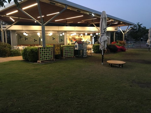 Nightcliff Foreshore Getaway - McKay Gardens - Lightning Ridge Tourism 23