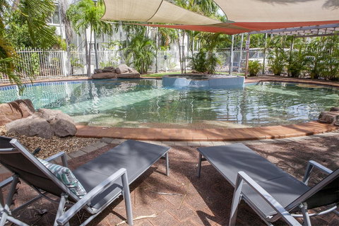 Nightcliff Foreshore Getaway - McKay Gardens - Lightning Ridge Tourism 3