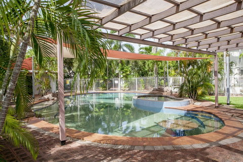 Nightcliff Foreshore Getaway - McKay Gardens - Lightning Ridge Tourism 1