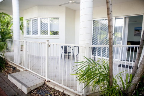 Nightcliff Foreshore Getaway - McKay Gardens - Lightning Ridge Tourism 4
