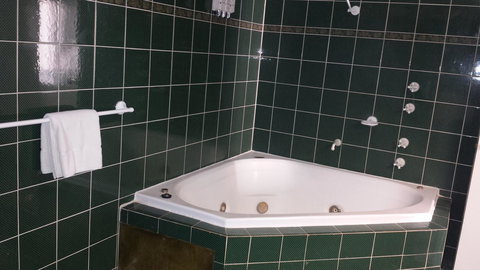 Stay At Alice Springs Hotel - Lightning Ridge Tourism 15