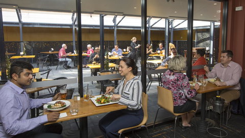 Stay At Alice Springs Hotel - Lightning Ridge Tourism 31