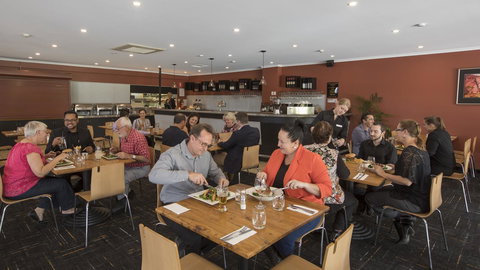 Stay At Alice Springs Hotel - Lightning Ridge Tourism 32