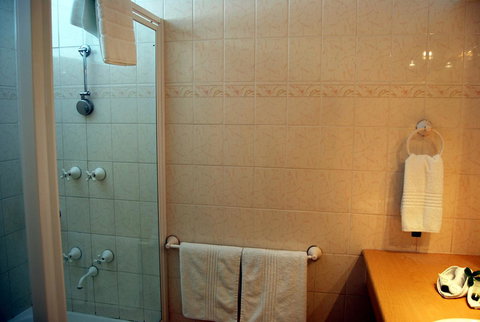 Stay At Alice Springs Hotel - Lightning Ridge Tourism 26