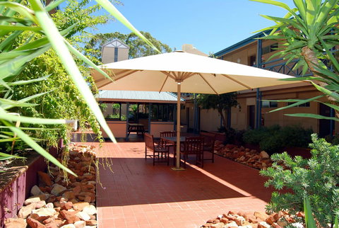 Stay At Alice Springs Hotel - Lightning Ridge Tourism 8