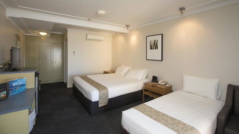 Stay At Alice Springs Hotel - Lightning Ridge Tourism 4