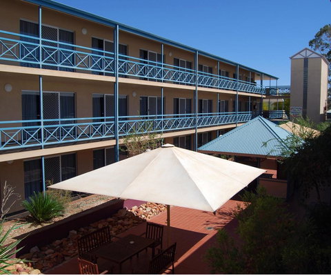 Stay At Alice Springs Hotel - Lightning Ridge Tourism 11