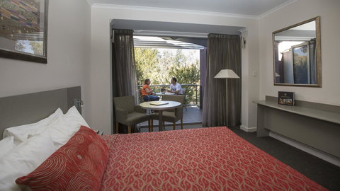 Stay At Alice Springs Hotel - Lightning Ridge Tourism 2