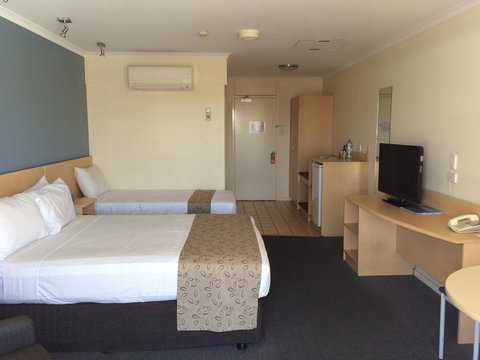 Stay At Alice Springs Hotel - Lightning Ridge Tourism 6