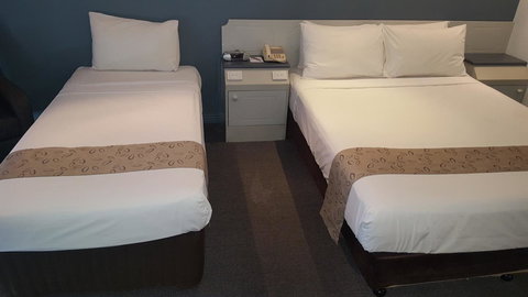 Stay At Alice Springs Hotel - Lightning Ridge Tourism 12