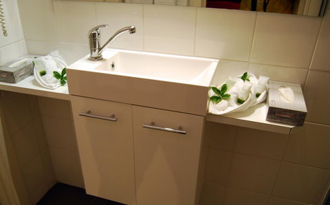 Stay At Alice Springs Hotel - Lightning Ridge Tourism 18