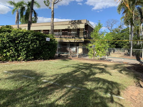 Pine Tree Motel - Lightning Ridge Tourism 6