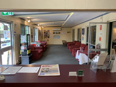 Pine Tree Motel - Lightning Ridge Tourism 36