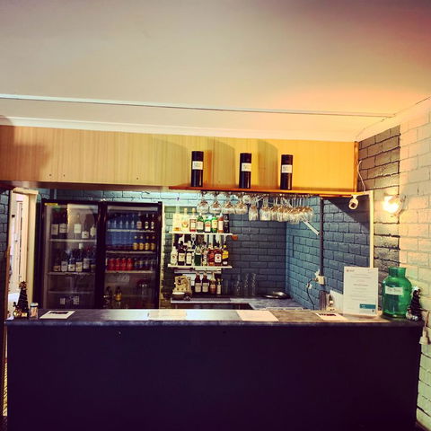 Pine Tree Motel - Lightning Ridge Tourism 8