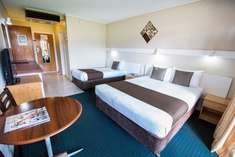 Elkira Court Motel - Lightning Ridge Tourism 5