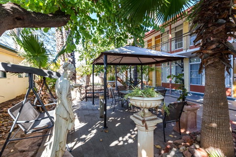 Elkira Court Motel - Lightning Ridge Tourism 24