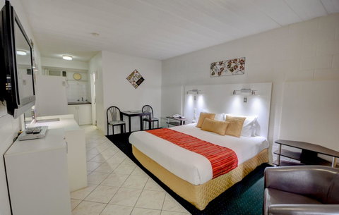 Elkira Court Motel - Lightning Ridge Tourism 6