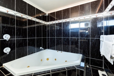 Elkira Court Motel - Lightning Ridge Tourism 26